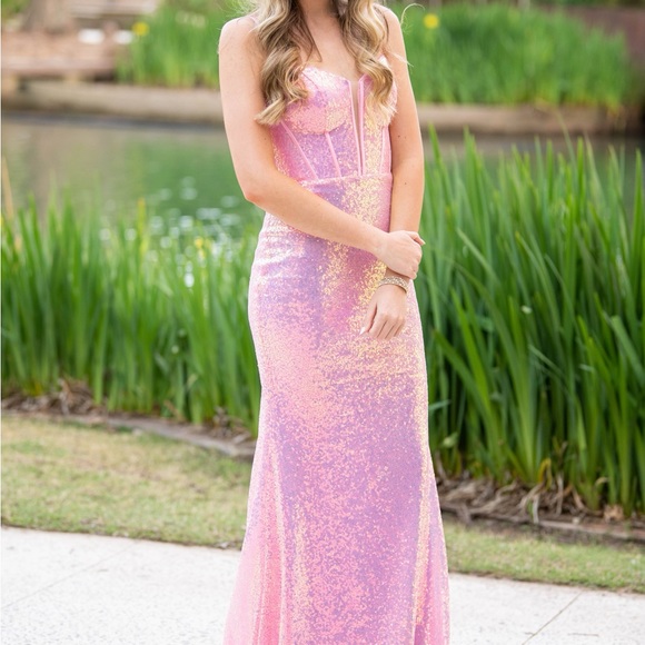 Excellent used condition, Cherry Hill prom dress, pink sequin, size 2 - Picture 4 of 4